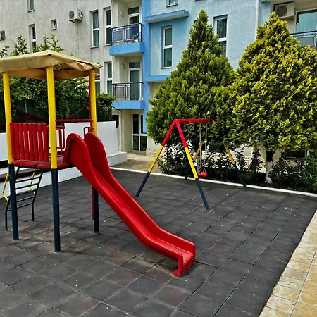 Студия В Комплексе Одисей 아파트 네세부르